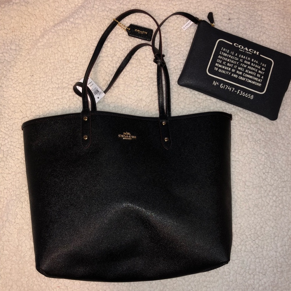 🆕Authentic Coach Signature Reversible City Tote🆕